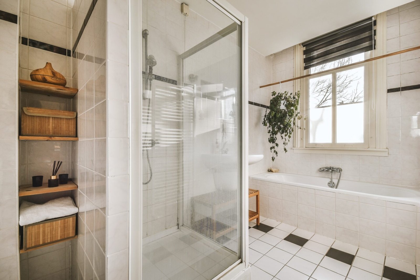 White bath room